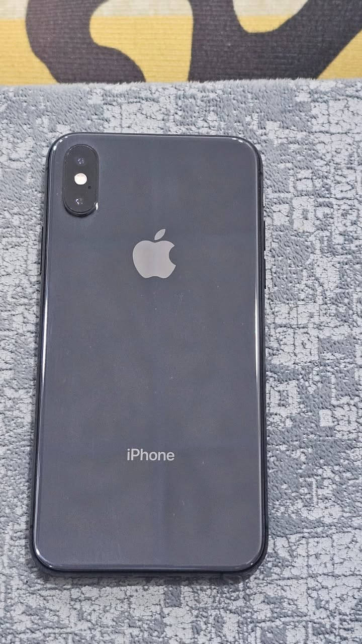 السلام عليكم
ايفون Xs للبيع او مراوس 
الجهاز شرط مامفتوح هوا وحاسبه
الذاكرة/64.   باتري/86% اتصل على رقم ***********
