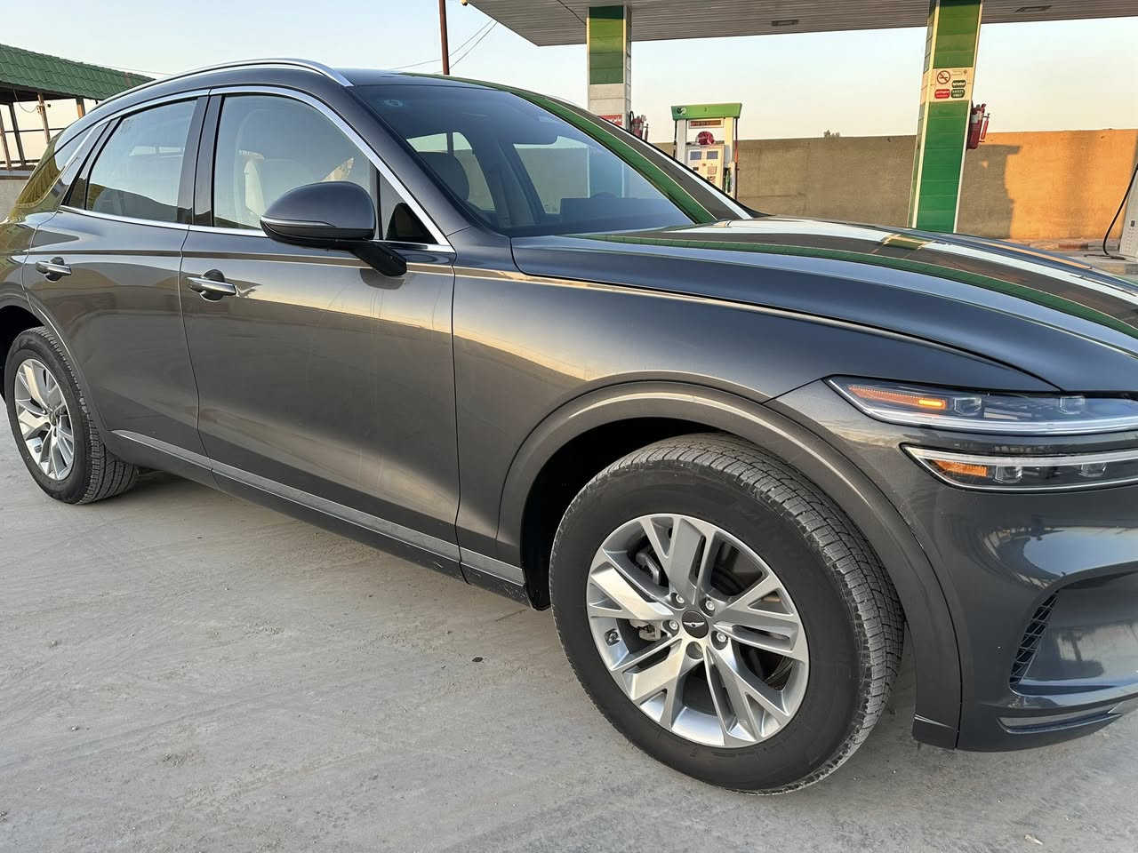 السلام عليكم
جينيسس موديل 2023  Gv70 
حجم المحرك 4 سلندر تيربو 
حادث السيارة جاملغ وباب فقط مبدلات نفس اللون 
بدون صبغ وبدون بارد 
ممشة السيارة 8000ميل 
رادارات 360 درجة 
داخل بيجي كشنات جلد 
كشنات تدفئة تبريد 
تشغيل عن بعد  
مكان السيارة بابل 
الهاتف ***********
