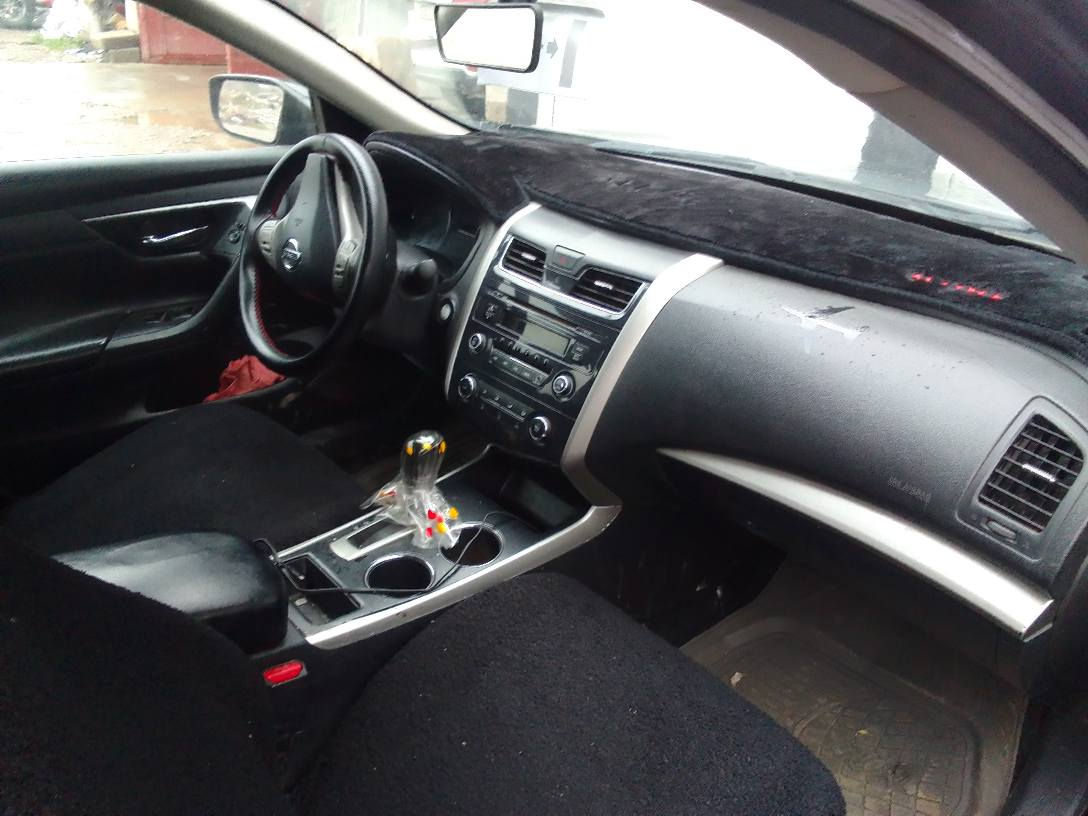 نيسان ئالتيما 
براوه ى دووبه ى
موديل 2015
توماتيك و فول مواسه فات بئ سلايت
به سمه يه يه ك دينار مه سره فى تيدا نيه
گيرومه مه كينه و تندوتولى و ته بريدو كاره بايي و هه موو گيانى به شه رته
ويل سپورت سه ياره كه زورپاكه پئش و پشتى كه پسه 
***********
*********** رانية, السليمانية
