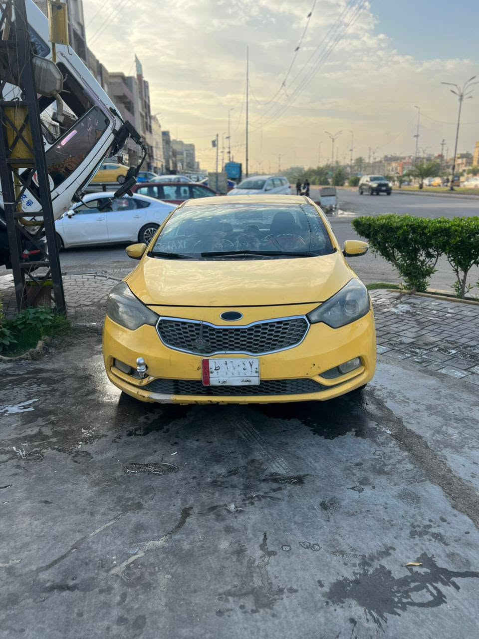 سلام عليكم
سيراتو 13 فول  خليجي
شاشه كار بلي
بصمة 
تحكم ستيرن 
تبريد قطعه 
مكينه GDi١٦٠٠

مكينه كير كفاله 
بيها جاملغ المامي بارد وبارد كد شبر 
 سياره حلوه وجاهزه 
طخم تاير جديد 
سدر وحدادية جدد 

السعر 100 وبيها مجال بسيط العنوان  بغداد /الشعب 
***********
