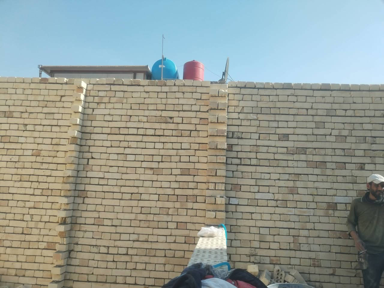 خلفه بناءً متفرق نشتغل عل دبل للتواصل ***********
