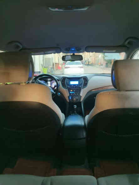 السلام عليكم ورحمة الله وبركاته سيارة للبيع سنتافي 2013 وارد امريكي مابيها اي ضربة كلين بس طخه دعامية فقط مكينة 2700سبور  مواصفات السيارة تحكم ستيرن تدفى كشن تبريد امامي وخلفي بصمة سيارة نظيفة مال بيت مكان بغداد الشعلة اي ستفسار اتصل على هذا رقم *********** سعر 135 بيها مجال
