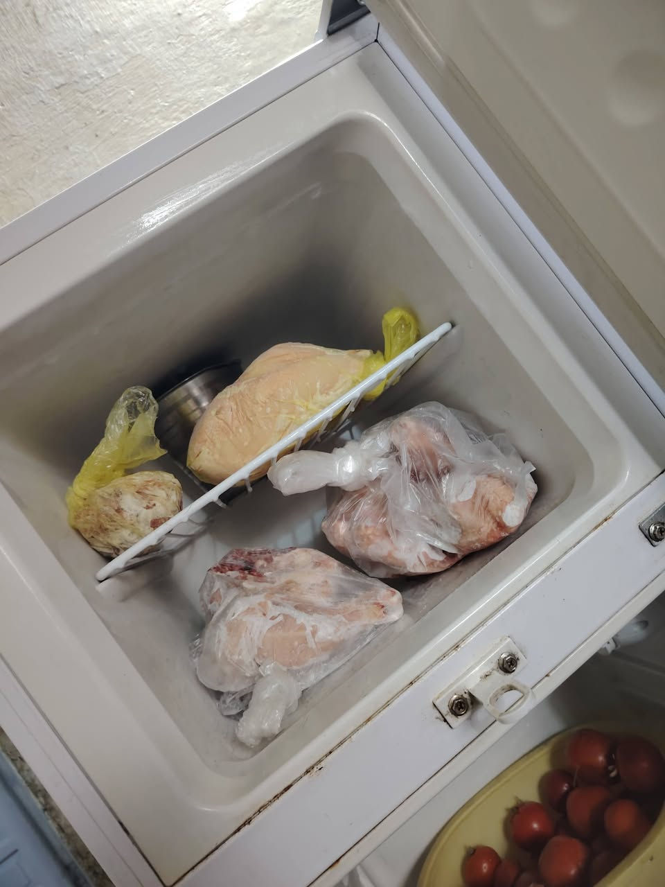 ثلاجه حجم 12 قدم نوع سوبر امبريال نضيفه كلش ومامصلحه ابد تجميدها يخبل رايدها 150 وبيها مجال مكاني الدورة موجود اتصال او واتساب ***********
