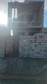 هيكل مساحه100متر مبني طابقين كامل مع سياجات ؤلبخ مجاري شارع مبلط بيه خ...