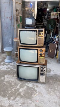مجموعة تلفزيونات قديمه للبيع 07726366637