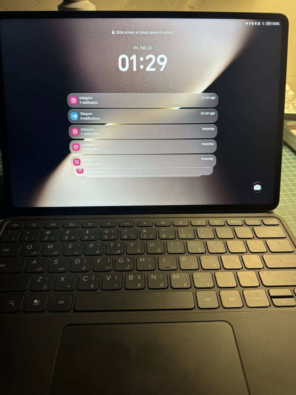 السلام عليكم
Honor magicpad 3
الاحدث من اونر 
نظافة 95%
بطارية 100%
استعمال قليل اقل الشهرين
يجي وياه كامل ملحقاته 
كيبورد 
وقلم 
رام 16
تخزين 512
رايده ب 850 وبي مجال بسيط للشراي 
للتواصل واتساب 
***********
