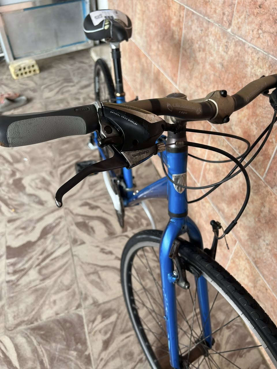 السلام عليكم بايسكل C700 
من ماركة اترك TREK العالمية 
حجم27 باله المنيوم خفيف جدا مناسب للترحال والمسافات الطويله السرعات 3 نمر امامي 8 نمر خلفي (3.8)كلشي شغال
يوجد توصيل كل محافظات العراق 
اليفيده يراسلني ويدلل


**إذا كنت صاحب هذا الإعلان وتريد حذفه لأي سبب، رجاءا أرسل رسالة إلى الدعم الفني**