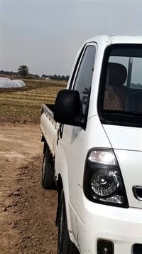 كيا حمل للبيع2014 نضيفه كلش ومكفوله محرك وشاصي عدا الكشر مالته بي طخه ...