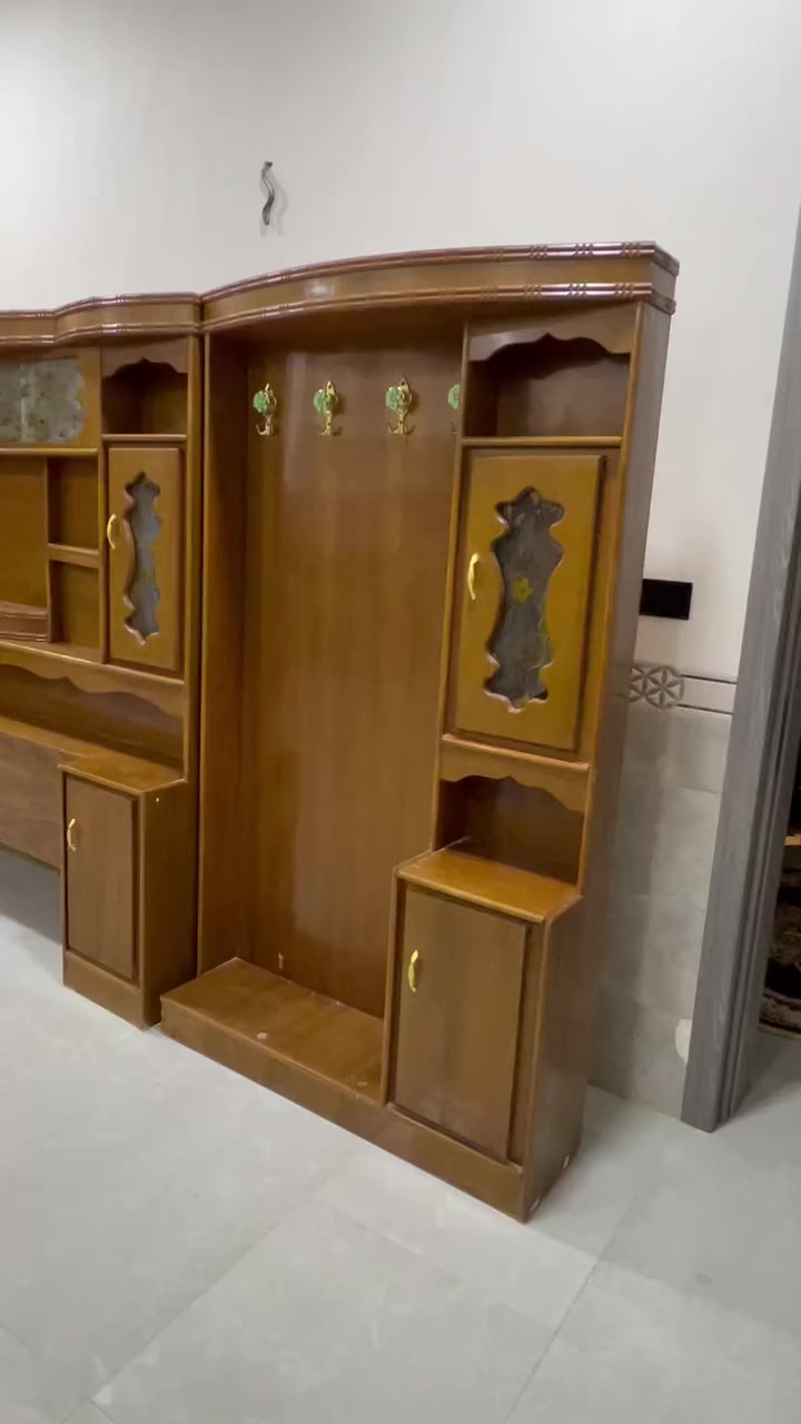 غرفه اخشاب احطاطه السعر 650 وبيها مجال للاستفسار على الرقم ***********
