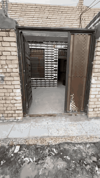 السلام عليكم تتوفر عندي مشتملات المساحه 90 متر في منطقه خضراء الدسيم السعر كلش مناسب سعر المشتمل 32 مليون كهرباء مجاري كامل خدمات للتواصل واتساب***********
