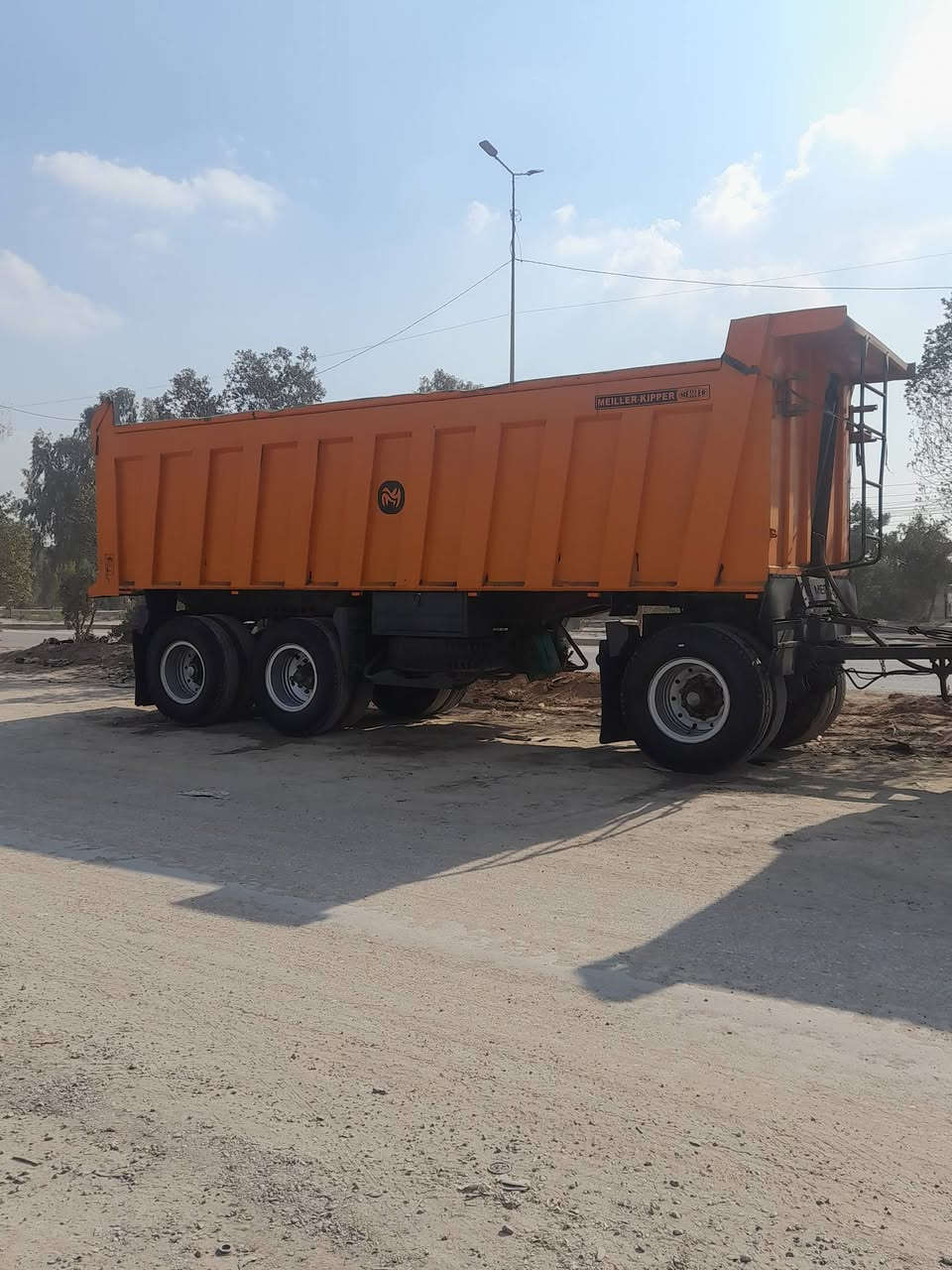 سلام عليكم مقطوره البيع جاهز ماعيزه شي السفسار عل رقم ***********
