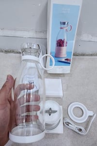 خلاط عصائر • شحن محمول • جودة عالية