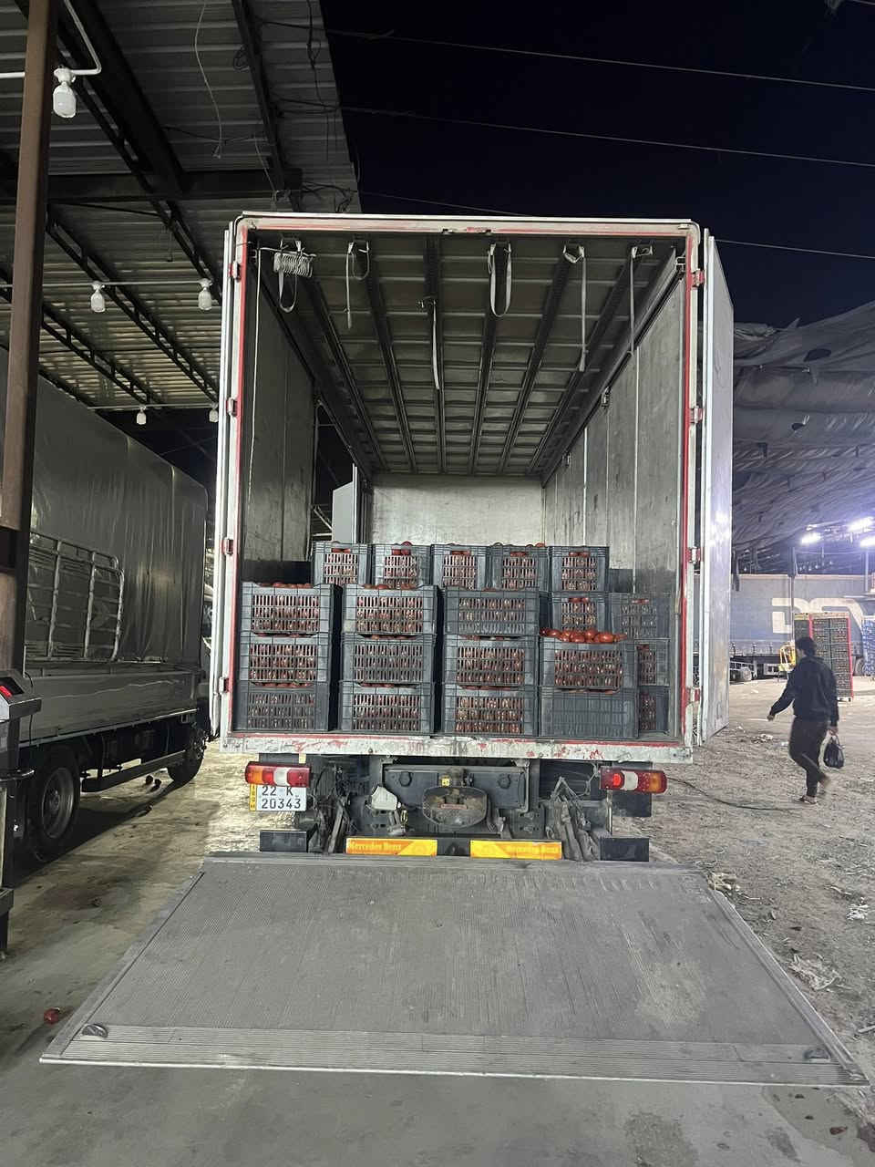 سلام عليكم بدي اتيكو بوكس للبيع ابواب مسرحي تنفتح كلهن الاصفاح
الارتفاع ٣ متر 

الطول ٧،٢٥ 

مكاني بغداد حي الخضراء ***********
