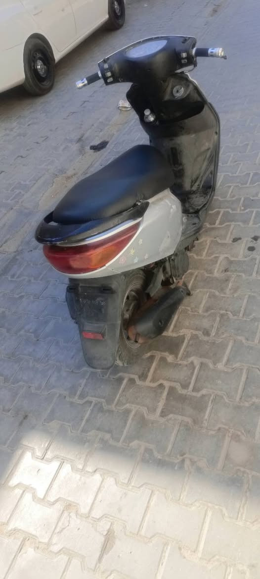 السلام عليكم دراجه بريز 140للبيع نضيفه الله شاهد شوفت عينك محرك ممفتوح كلشي شغال بيها ***********
