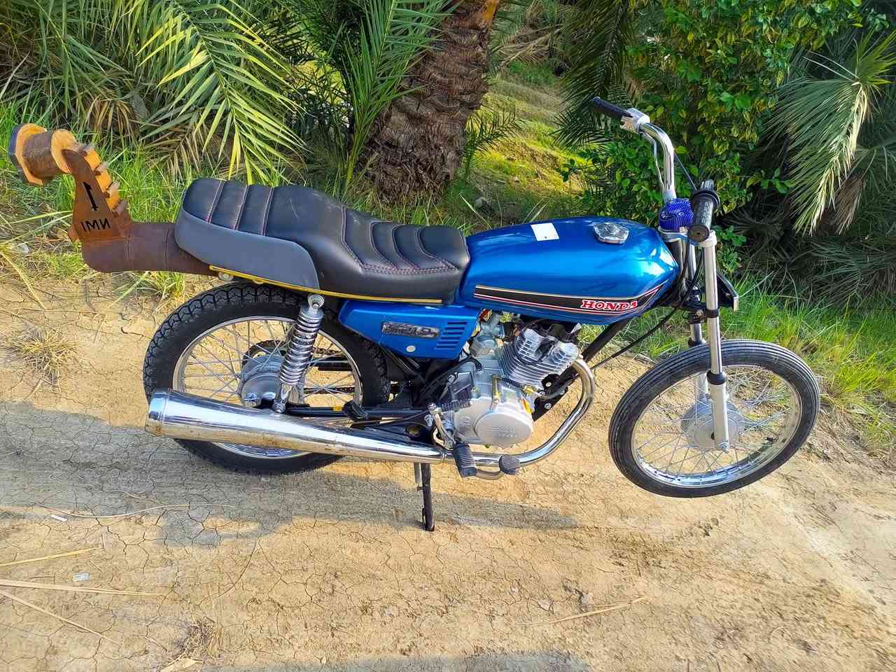 السلام عليكم شباب دراجه اربعه كير مكينه سيجي نامه شاصي 23 أوراق اصولي مكفوله كفاله عامه سعر 900 وبيها مجال مكاني عفك قريه جليحه 
الستفسار خاص او تصال ***********
