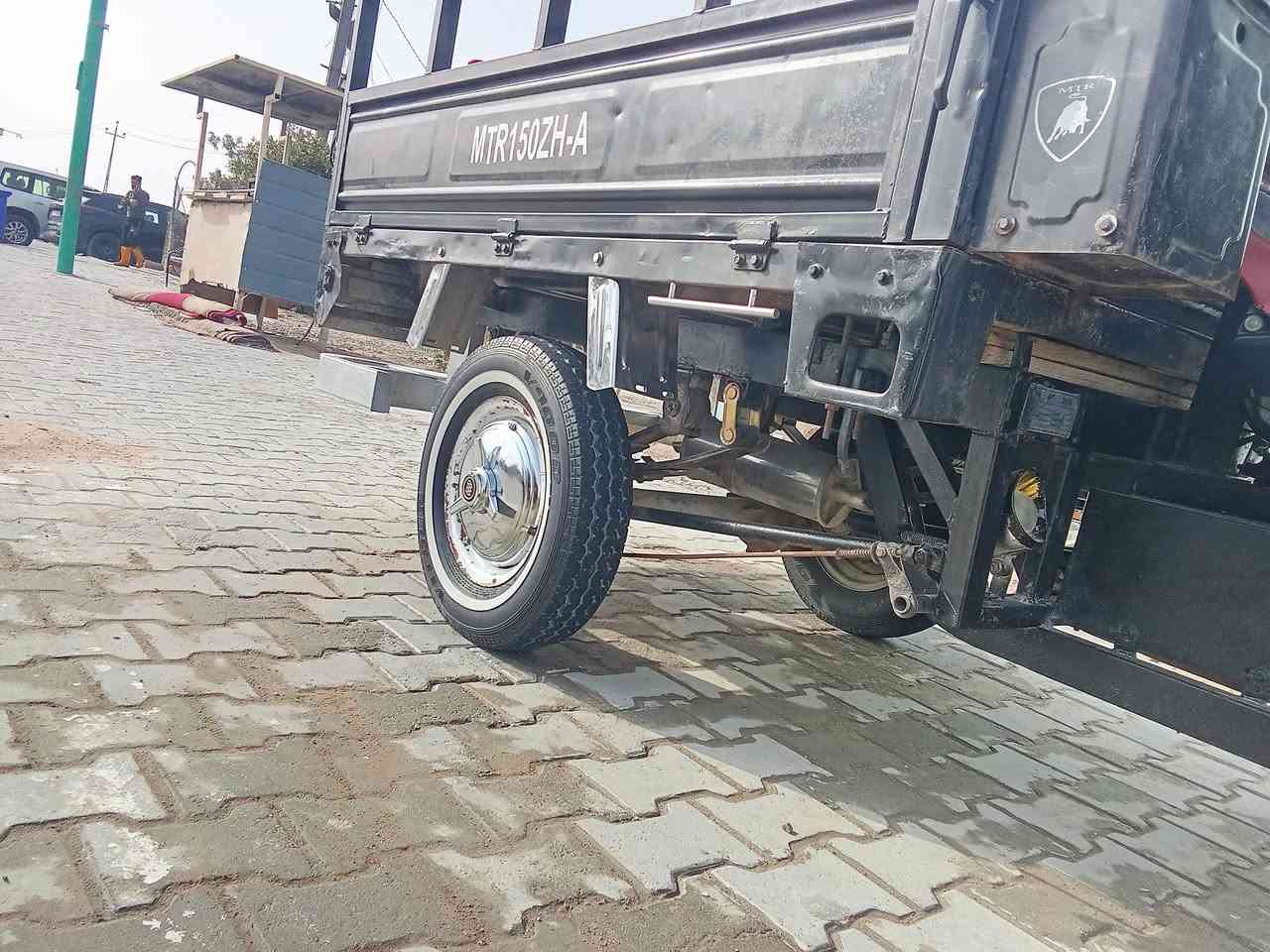 السلام عليكم ستوته موديل 2014اليبع السعر1900وبيه مجال رقم نكليزي رقم الهاتف ***********
