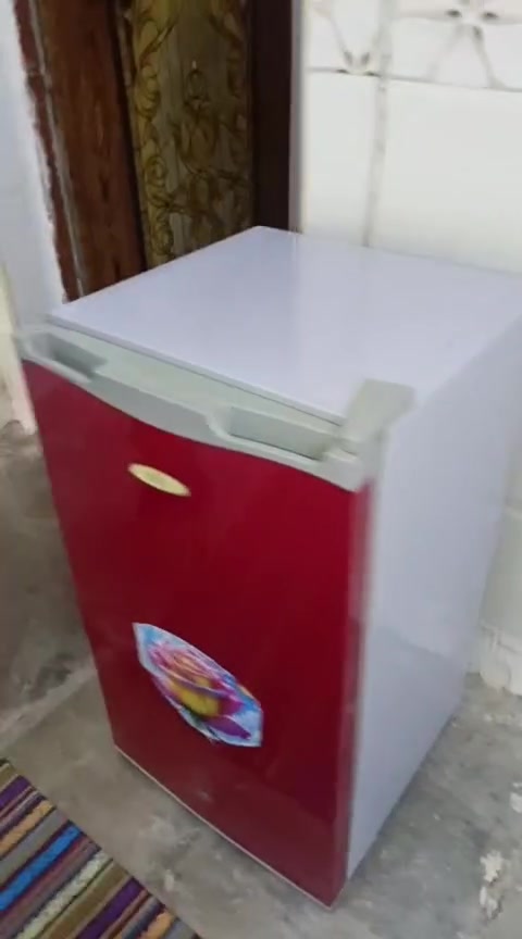 السلام عليكم ثلاجه للبيع شغاله كل شيء ما بيها جديده شرايد ينتصل سعرها جدا مناسب ***********
