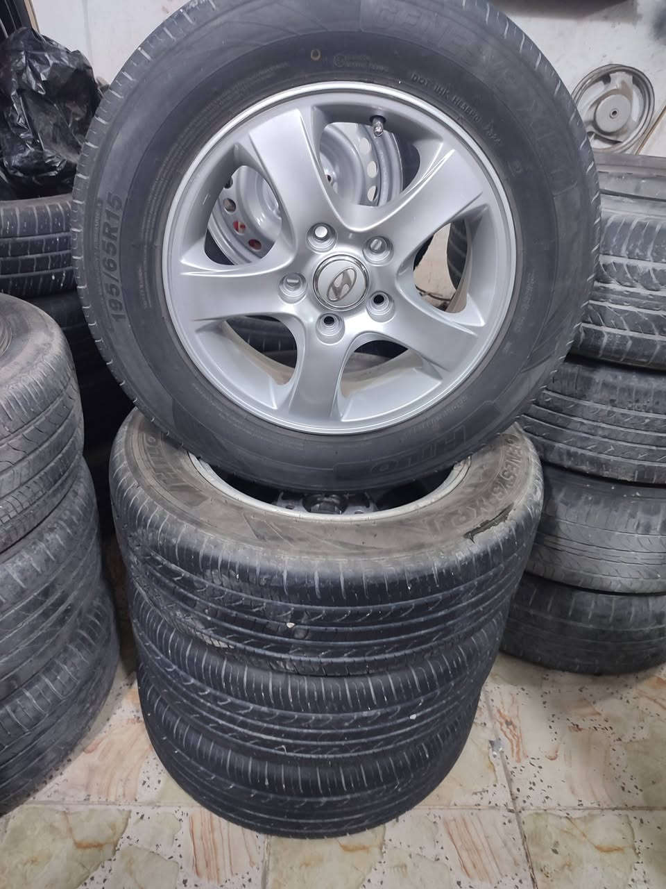 تخم ويل كب كوري الاصلي ابو الختم حجم 15شرط الفحص بلبلنص لاعواج ولاتصليح مصبوغ فول نضافه يرهم النترا سيراتو فورتي جميع الكوري مع تخم تاير حجم 15.65.195نضافه 80بلميه بيع او مراوس السعر 225قفل مكاني نجف مكتب الرشيد ***********
