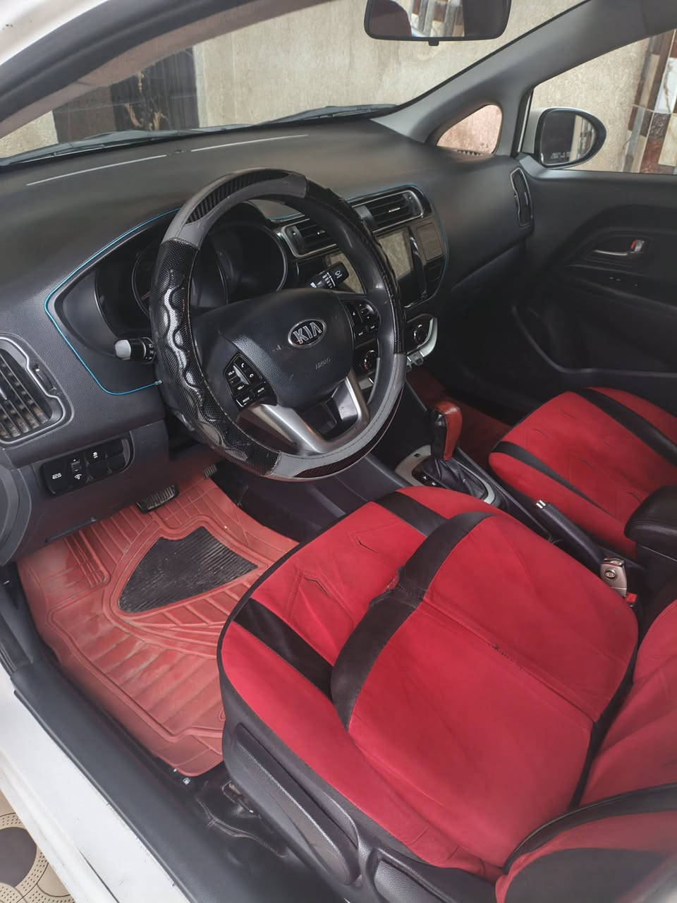كيا ريو موديل 17 وارد امريكي ماشيه 86 كير محرك صدر مكفول باتري جديد تخم  تاير سياره جاهزة من كلشي رقم دولي وبسمي السعر 95$ رقم الهاتف ***********
