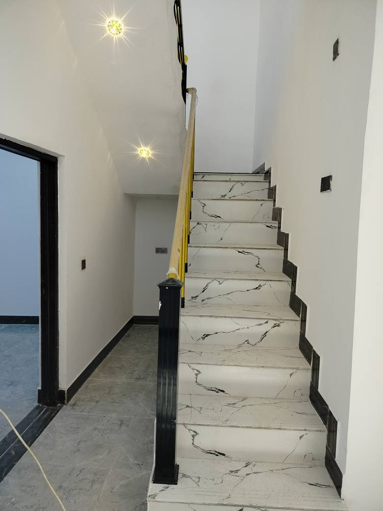 السلام عليكم 
توفر لدينا دار سكن مساحه 💯 م
جنس العقار طابوا زراعي  ملك صرف 
العنوان البصرة ابو الخصيب قرب المحكمه 
يتكون من استقبال وغرفتين منام ومطبخ وصحيات داخليه و خارجيه مع كيزر وبراميل ماء ومراوح البيت جاهز للسكن
قريب  ثالث بيت عن التبليط  مع توفر كافه الخدمات من ماء وكهرباء 
السعر المطلوب 63 مليون وقابل للتفاوض 
للاستفسار اتصل على *********** وتدلل البصرة, العراق
