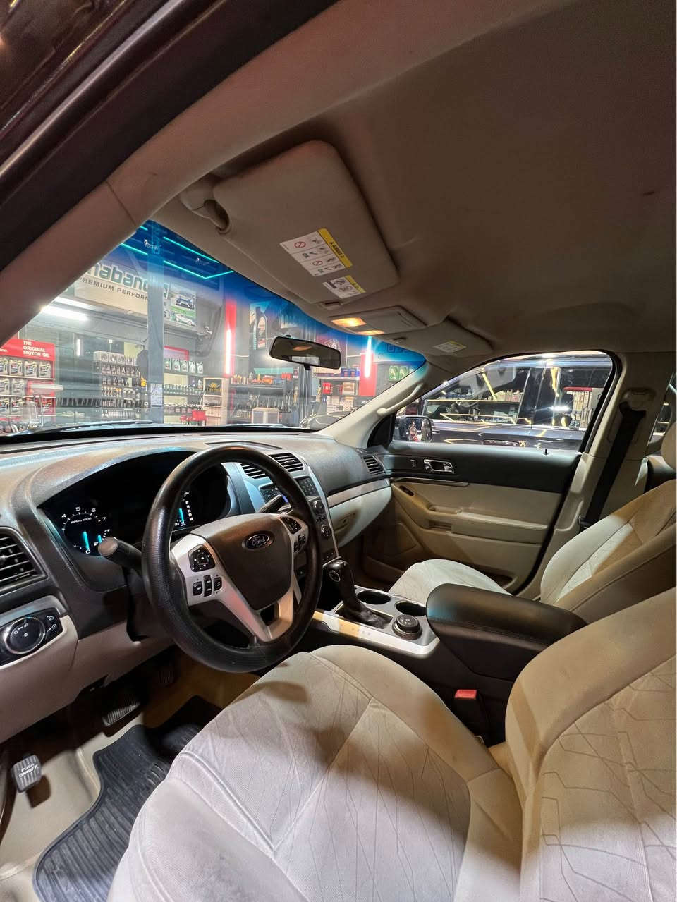 فورد اكسبلور 
موديل 2013 خليجى شريكة نيڤا مرغوب 
 دبل اكسل 4WD 
كشينات كاربايي / تبريد مركزي 
ملاحظة / بدون سبغ فقط ٤ مكانات صغر تعديل بارد
محرك و گير و كارباييات كلها بشرت 
ماشية 197 الف 
سنويا و رقم كلّ جديد 
 
ارخص سعر فقط 129 $ ورقة و بيها مجال بصيط

*********** أربيل, العراق
