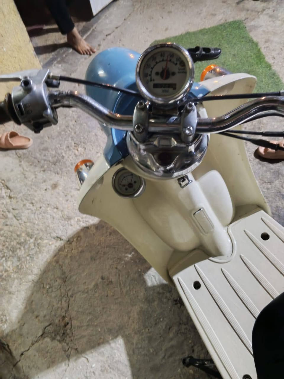 سلام عليكم عبد حليم كله شغاله من طول لطول مكينه حلوه مفتوحه مره وحده شاصي مكفول سعر ٢٠٠ وبيه مجال مكاني كربلاء الحر الرقم ***********
