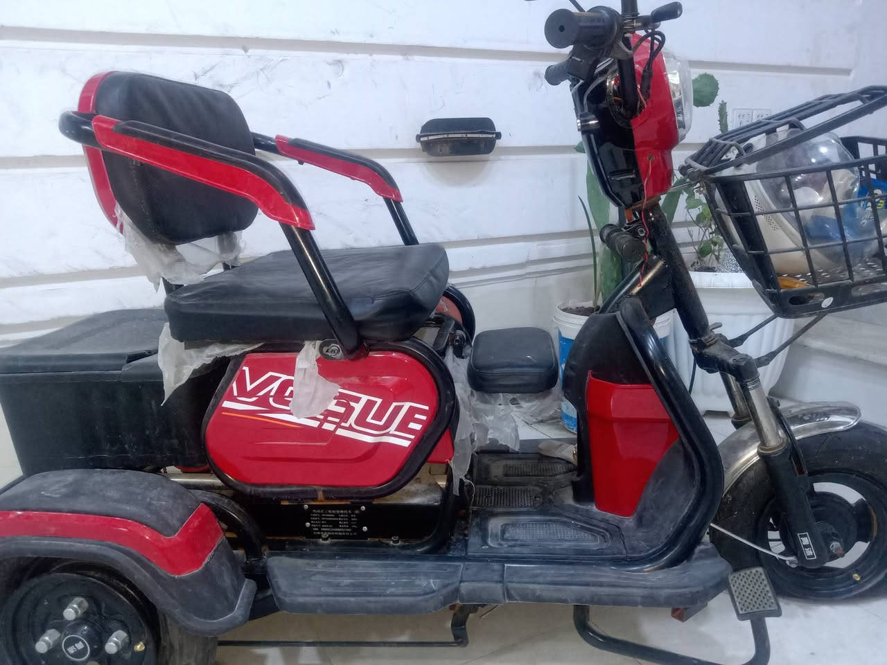 للبيع دراجة شحن ثلاث عجلات استخدام قليل السعر ٥٥٠ وبيها مجال حك الجية العنوان دور الصحة خلف مدارس الفراهيدي ***********
