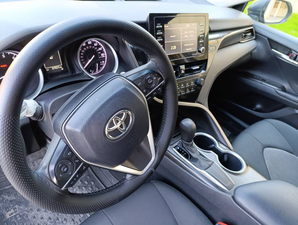 تۆیۆتا کامری  مۆدێل 2021  ڕەش  چوارتایەی لۆک  کامێرا ڕادار خەتی جادە  لایت ئۆتۆ   یەک دینار مەسرەفی تێدا نیە  بەناوی خۆمە   هەمو گیانی بەشەرت  48هەزار ڕۆشتوە  تەنها بۆنیت و نیودەرگای  سایەق بۆیاغە بەبێ ناو گرتن  ماڵی دۆستە لە قەڵادزێیە ڕەقەم هەولێرە *********** بشدار, السليمانية
