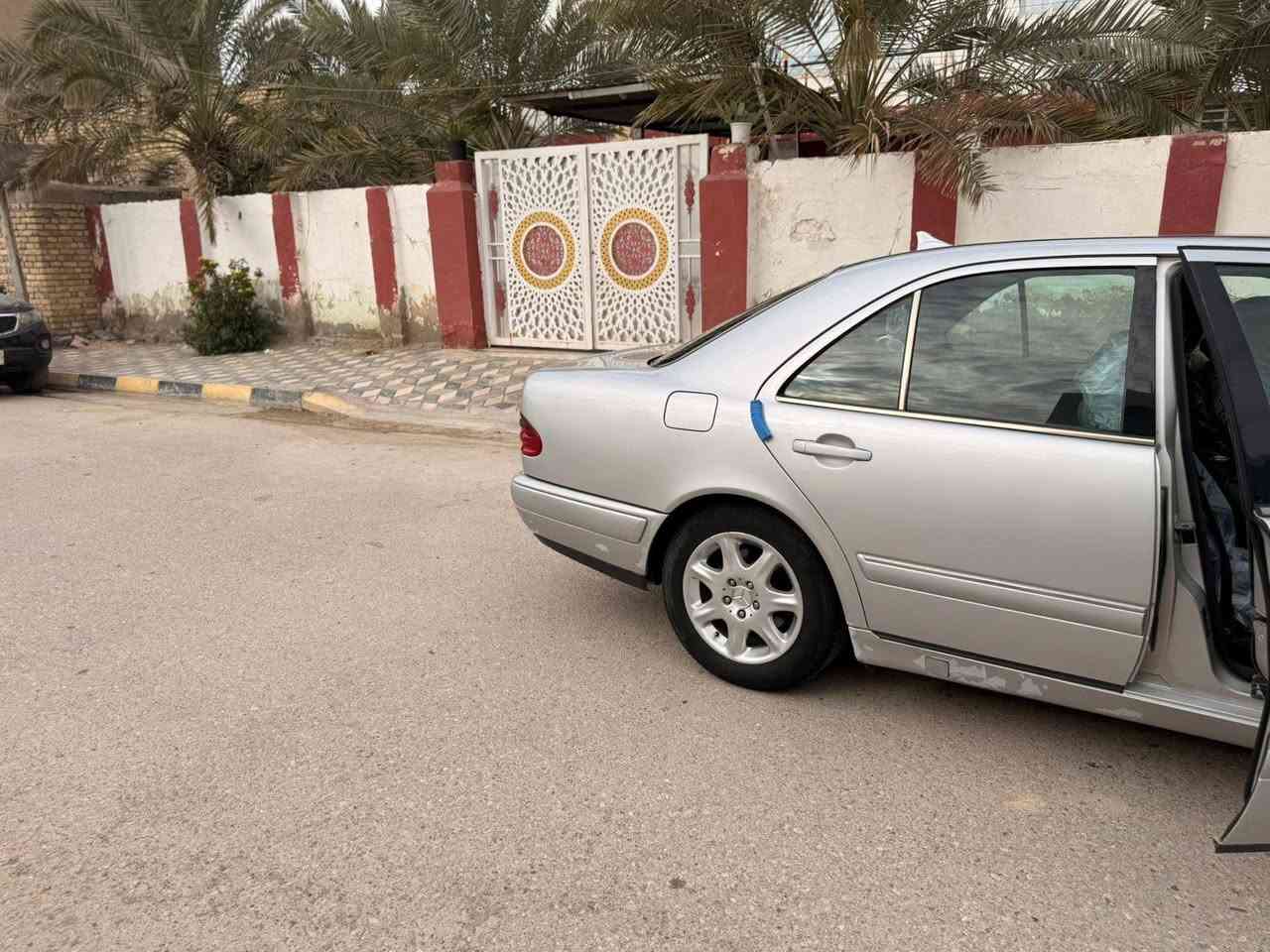 للبيع مارسيدس ام عيون موديل 97 مواصفات فول واحد على واحد رقم بغداد بسمنه محرك 6 سلندر خراطيم مرغوب مكفوله من الضربه صبغ عام جماليه مكانهه بغداد صليخ ترهم مراوس السعر  98 ورقه  ***********.  ***********
