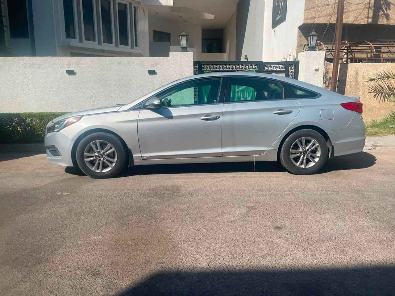 سلام عليكم
سوناتا موديل ٢٠١٦ وارد امريكي حادثه جاملغ وبنيد بدون دواخل سيارة جاهزة اي نقص ما بيهه مكينه تيربو مواصفات تحكمات ستيرن شاشه بيهه مواصفات مكاني بغداد بلديات سونار مرفق بل منشور 
سعر ١٠٤ وبيهه مجال
موبايل ‭***********
