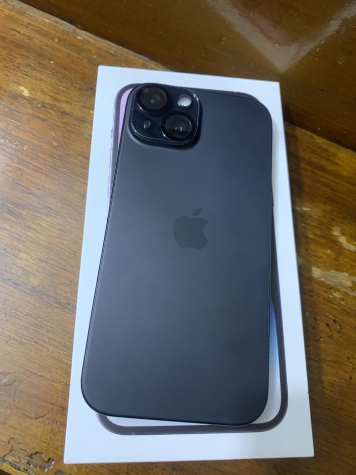 سلام عليكم ايفون 15 عادي ذاكره 128  بطاريته90 شريحة esim  يعني الكترونيه  نظافة 99‎%‎ مكفول سعره650 وبي مجال بسيط المكان بغداد 
***********
