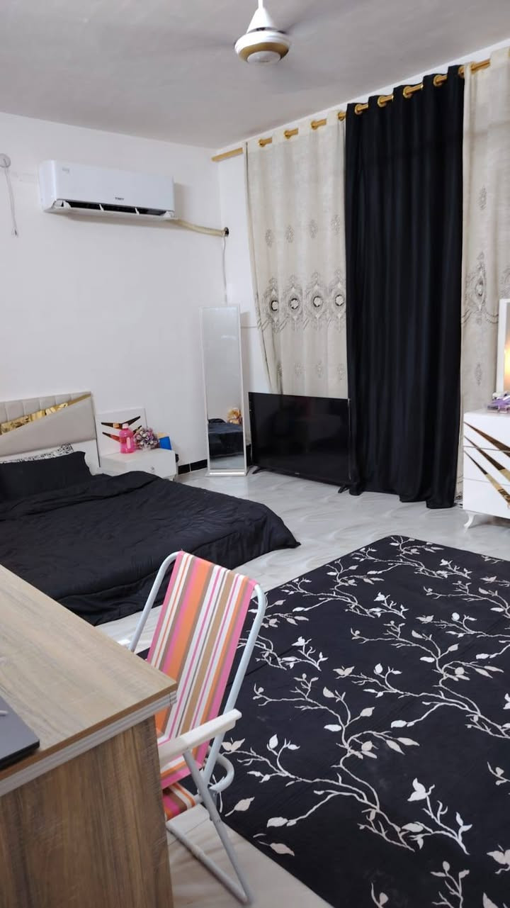 دار للبيع 150م طابقين
يحتوي
 الطابق الارضي على 
غرفةنوم واحدة+استقبال هول+ داخلي+ مطبخ+ مجمع صحيات 
كراج+ صحيات خارجية
الطابق العلوي يحتوي
2 غرفةنوم +هول داخلي +مجمع صحيات... 
العنوان حي السلام الثانيةخلف شارع 20 الاول قرب المدارس الصينية
للاستفسار الاتصال على الارقام التالية
***********
***********
***********
مكتب
المصداقيةللعقارات والمقاولات العامة
