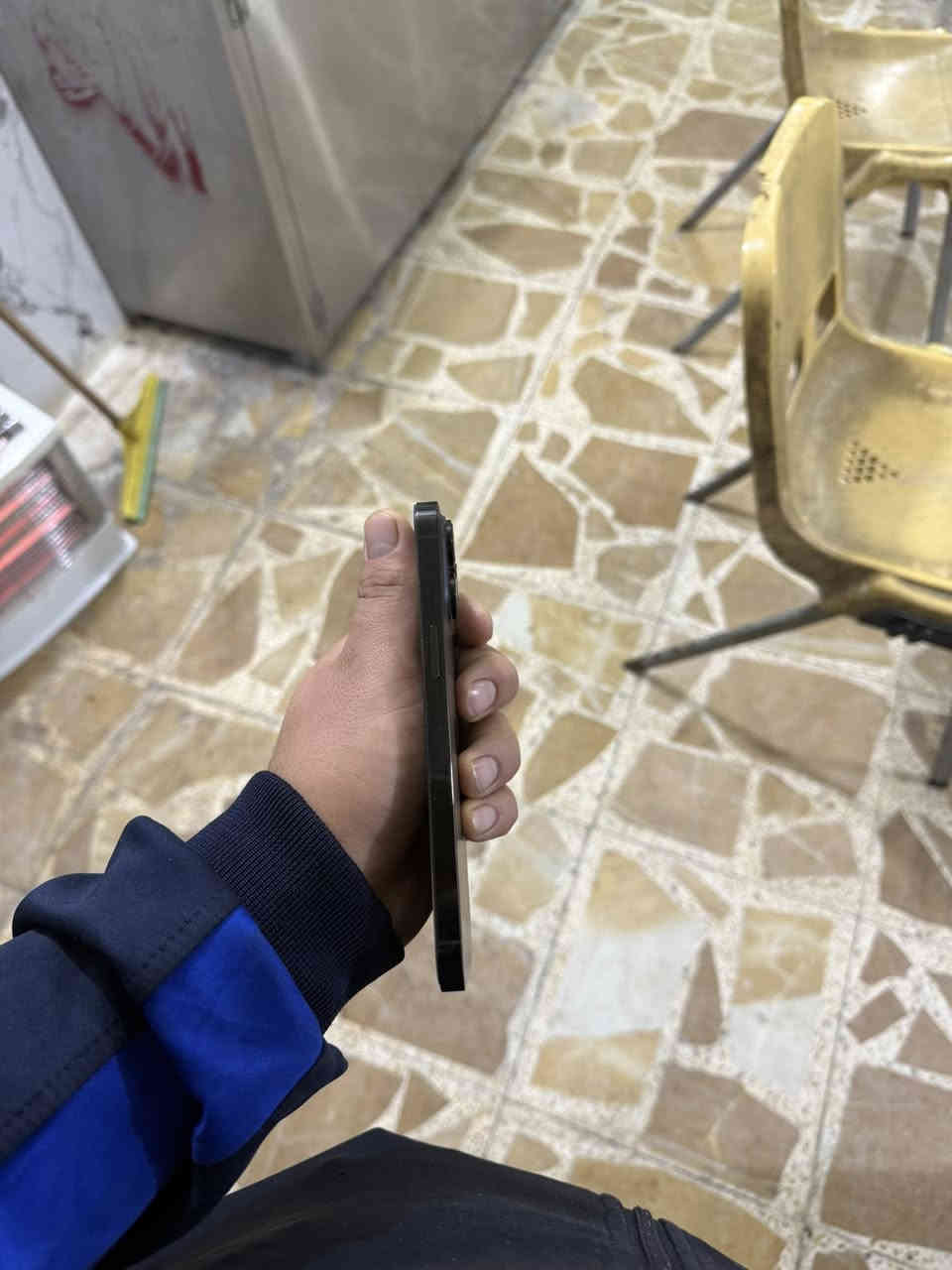 السلام عليكم
آيفون ‏14 Pro ماكس ‏

ذاكرة 256￼

‏بطارية 82

‏ لون black

￼ الجهاز كلش نظيف فقط لكزة مكسورة وماء مأثره ￼
مكاني  بغداد العامرية.            السعر 710وبي مجال 

‏رقمي *********** ￼.            ويا كرتونة

￼

￼
