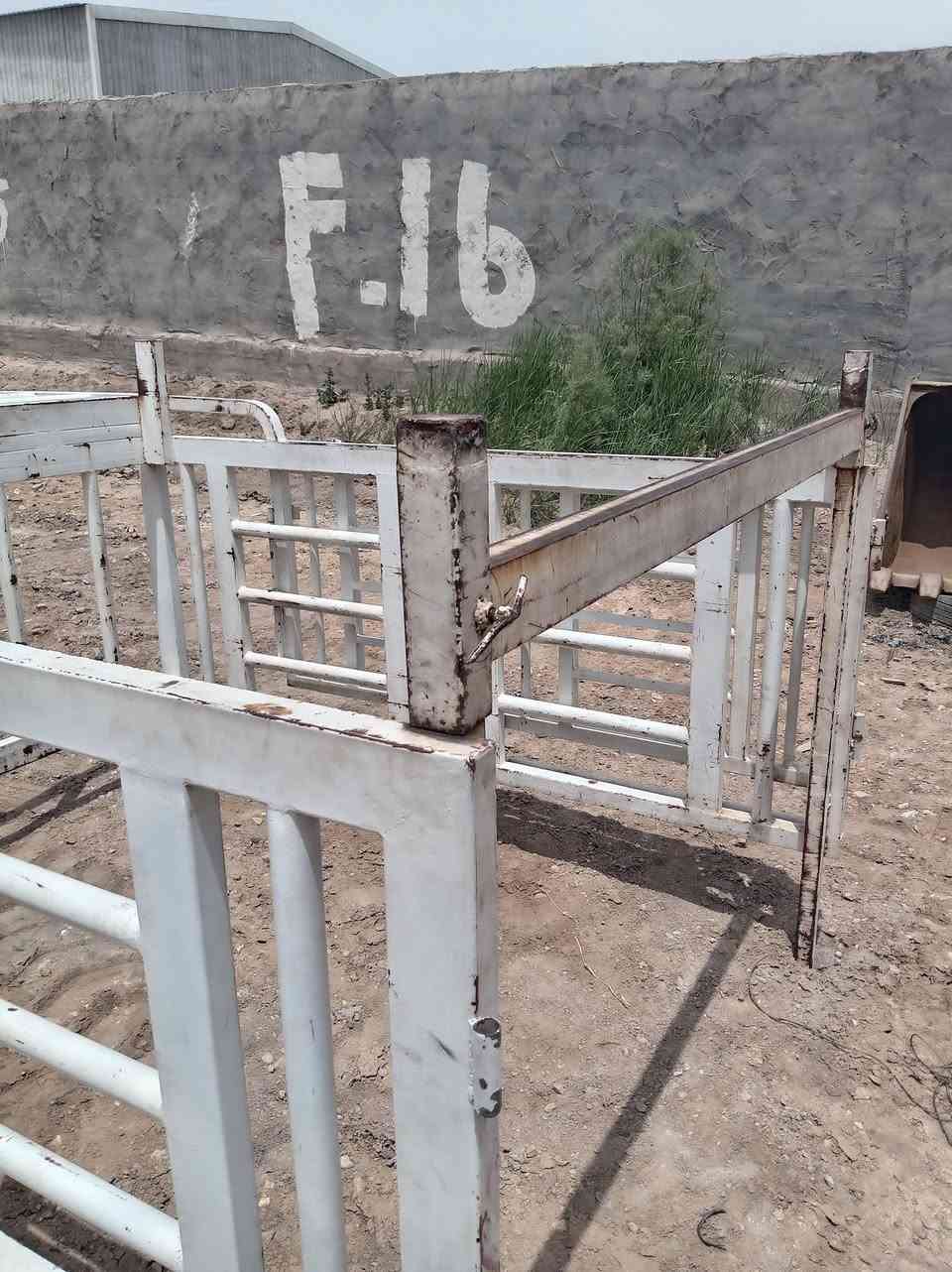 محجر للبيع حديد ثقيل للبيع للاستفسار ***********

