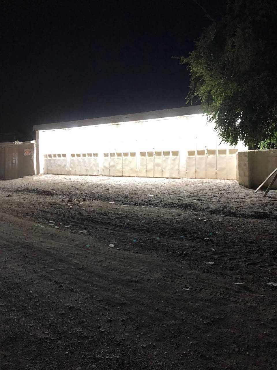 من رخصة الادمن يوجد محلات للإيجار  نهاية شارع الدوانم مقابيل السريه ١٥٠ الف بلشهر قفل ، المساحه 16 متر مربع ثنين و نص *سته و نص ، صب كونكريت مسلح باب دفتري تأسيسات كهربائيه كامله للاستفسار  *********** وتساب او فايبر فقط
