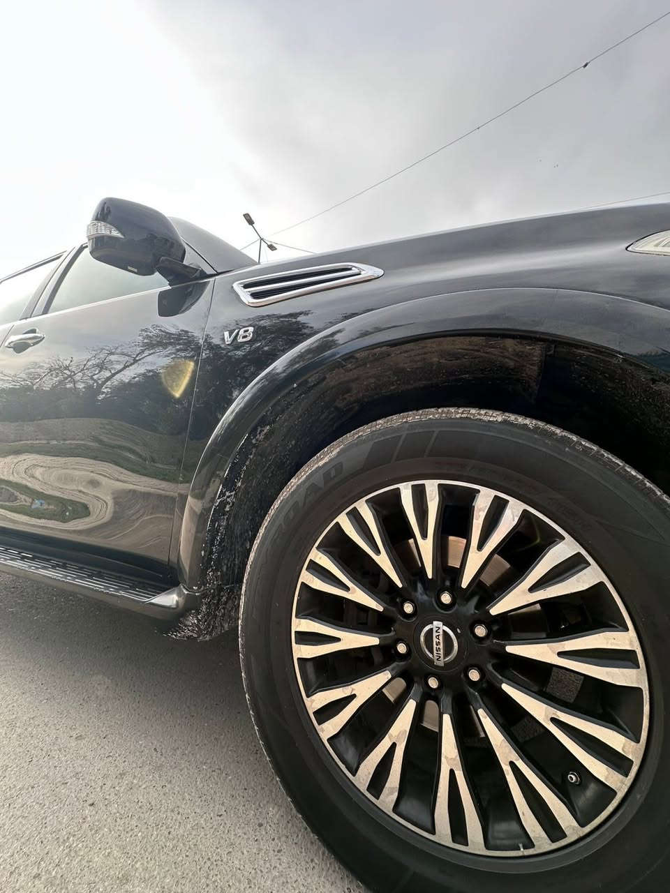 السلام عليكم
نيسان ( أرمادا 2017) فول مواصفات بلاتنيوم فول عدا الفتحه

فول مواصفات ١/١  بلاتنيوم 
◽️محرك ( V8 5.6L ) تمانية سلندر
🔷سياره فول مواصفات واحد على واحد عدا الفتحه
🔷محرك _(5.6L)-(v8)
🔹گير محرك بشرط مامفتوح جديد كل على وضع بيلادي
◽️سيارة بيها (3 قطع صبغ ) 
🔹سيارة جديد حيل حيلوة نضيفة
🔹سيارة داخل و خارج كل جديد كل على وضع شريكة
◽️مواصفات
🔹( بصمة -تشغيل عن بعد - صندوق شفت - ٧ راكب - كشنات جلد - كشنات تتفيئة - كشن و ستيرن خزن -تبريد مركزي - حصاص أمامي و خلفي - لايت ليد و زينون - داخل فورميكا -  بعد )

◽️محرك كير  بشرط مامفتوح

سياره حيل نظيفه كلشي علي بلاد لوك

◽️نظافه ١٠٠٪؜ كامل سيرفس بدون نقص و بدون مصرف سياره اي نقص مابيها 
4 أيطارات جديدة تاير و ويل بيلادي شريكه 
نفس يوم /تحويل و كاله حاظر

مكان / بغداد 
◽️سعر 205 وبي مجال

◽️موبايل☎️ /***********
