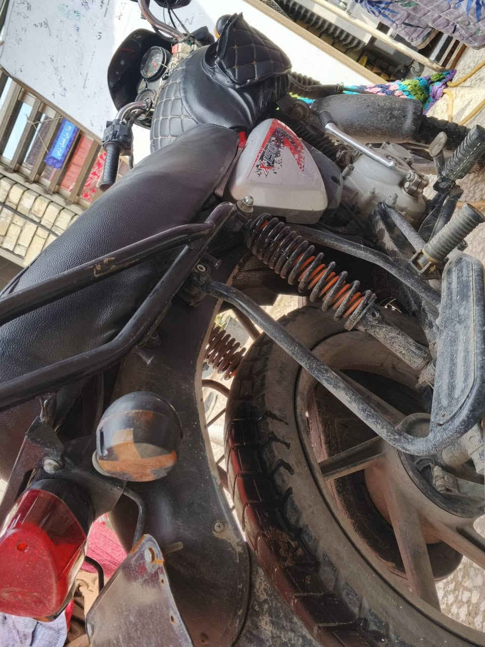 السلام عليكم 
دراجه بوكسر للبيع 
مديل 2023 رقم انكليزي تحزيل ثاني يوم 
سعر 1700 بيهة مجال
مكان بغداد جديده 
رقم هاتف ***********
