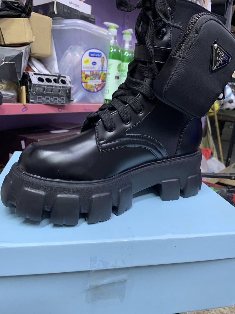 بوت جلد نسائي ماركه PRADAقطعه اصليه جديد غير مستخدم قياس 40 السعر 50 الف يوجد توصيل جميع المحافظات ***********
