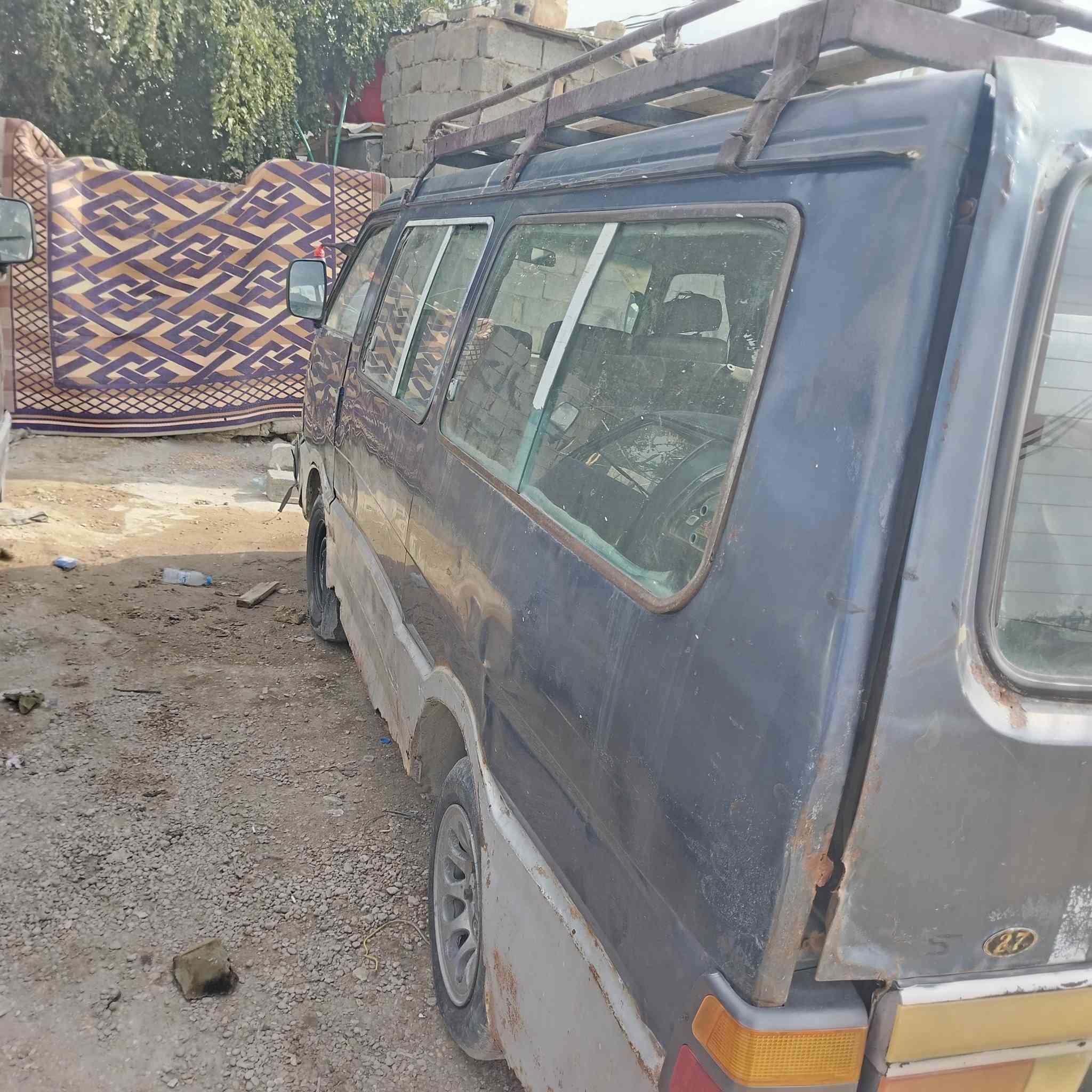 سلام عليكم كيه بسته سياره جاهز تخم تاير كهربائي شغاله باتري جديد سلف سياره كبل شغل سعر١٥ ***********
