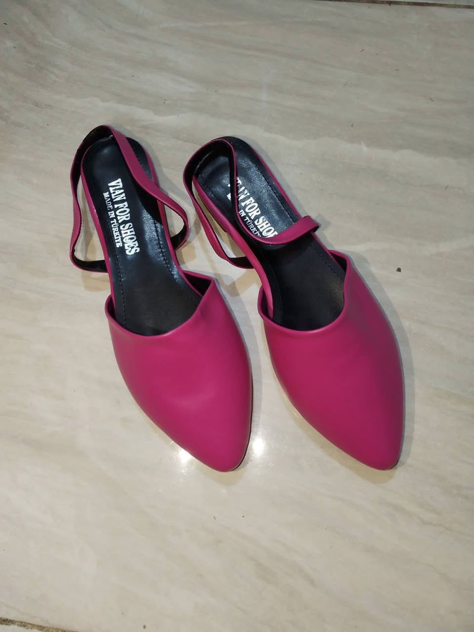 ✨عرض العيد المميز ✨
الحذاء جلد 
 موديل مول (مفتوح من الخلف).
سعر القطعة 10 وتوصيل 5
سعر القطعتين 20 وتوصيل مجاني 
متوفر توصيل الجميع المحافظات


**إذا كنت صاحب هذا الإعلان وتريد حذفه لأي سبب، رجاءا أرسل رسالة إلى الدعم الفني**