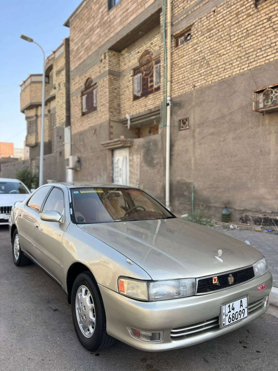 سلام عليكم مديل 1994 مكفوله من لكصه ونقل جثه وضربه مرشوشه جماليه فقط مكينه وكير 2500 جدد تبريدثلج حداده تخم تاير وسنويه 2031 رقم بصره نكليزي سعر 63 وبيها مجال حك جيه رقم لهاتف *********** العنوان زبير شارع لمحكمه جديده خلف لخطوه
