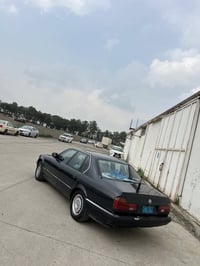 بسم الله الرحمن الرحيم ئەو bmw  بۆ فرۆشتن یەک عەیبی نییە چی شوێنی دورە...