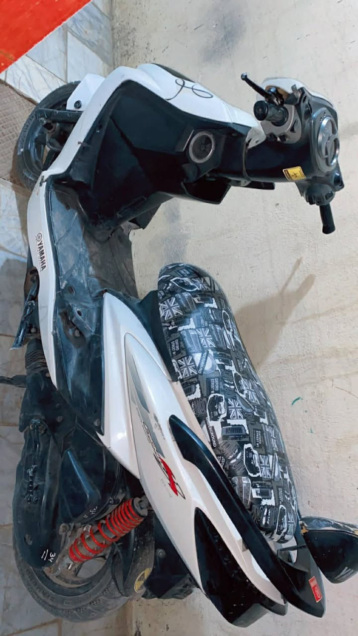 دراجة سكنس  فحل كابريتر كوري  نضافة كفرات ٧٥٪ نكرة سلف   كهربأئيات كلة شغال مكينة ٥٨
ابيعلك من باب البيت شرط  شلعة ومعدل   المكان المحمودية السعر ٦٥٠ وبيه مجال الرقم ***********   للشراي اتصل لا تراسل مكلف  بل نشر
