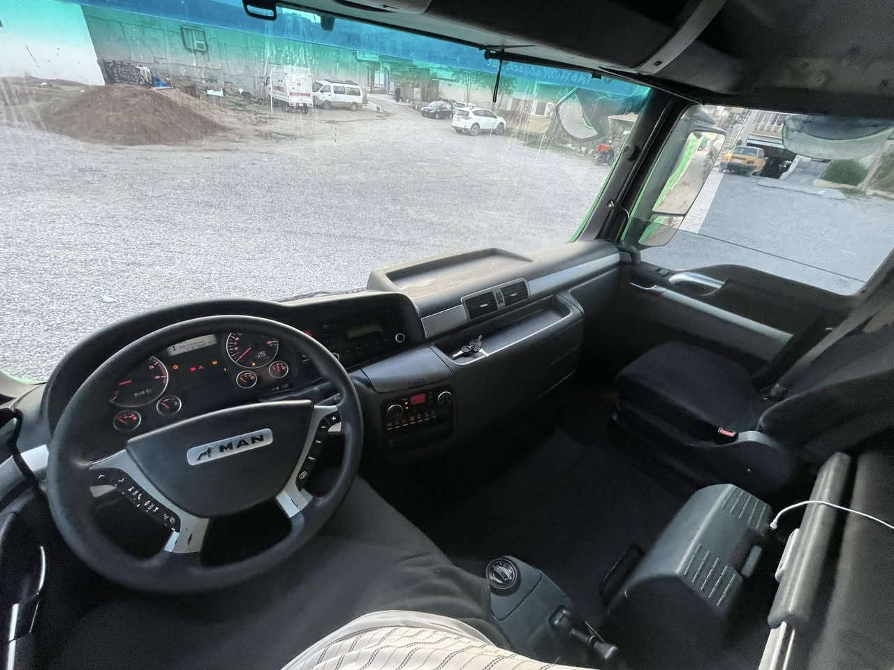 مان 2008.  440.  توماتيك.    زور زور جوانه.   عربانه  موديل. 2013. تاقم تاير تازه يه.   جاهز ناو يش.  سياره. بلاد. سحاله.   ***********.  سعرى.   205.  گلا.مه كينه هه لمى ده ميشى نيه
