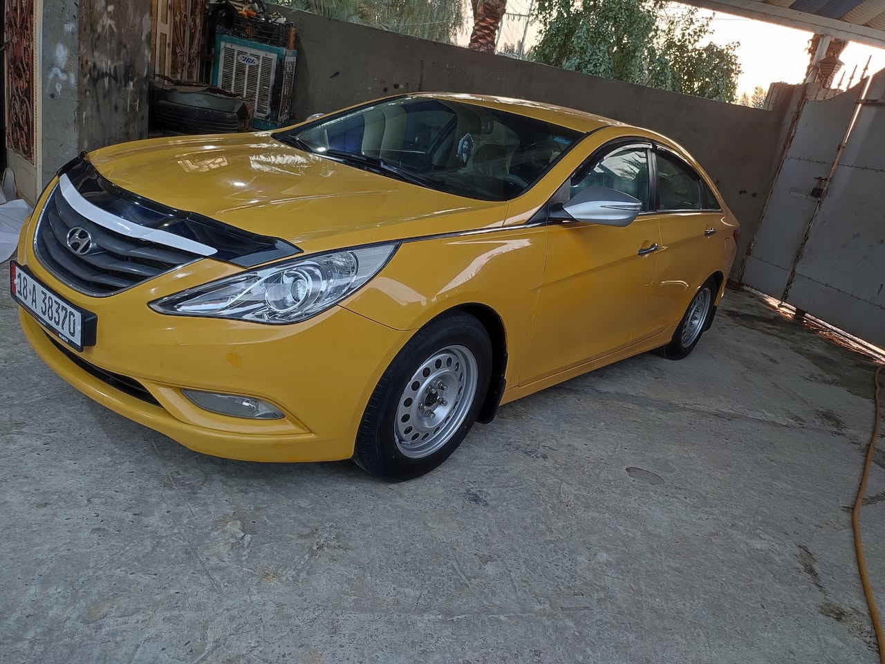 سلام عليكم 
سوناتا موديل 2013وارد امريكي 
رقم بابل دولي بسمي ضررها فقط قبق جنطه مبدل بدون داخل شرط 
محرك وكير 2400مكفولات حداديه وتخم تاير جديد السياره كلش جديده وجاهزه من كلشي مصفره هيئه وغرامات 
السعر 102
***********
