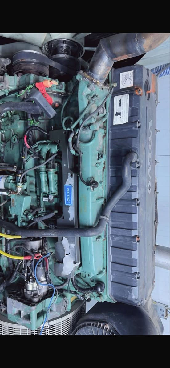 السلام عليكم 
للبيع فالفو دي 12 
توليد 350 كيفي 
السعر 100 ورقه وبيها مجال
مكان المولد الغزالية شارع المركز 
***********@
