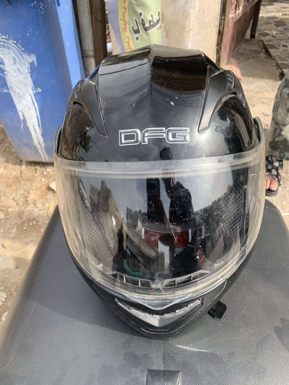 سلام عليكم خوذه مستعمله قليل وصندوك اسود هم استعمال قليل مكاني شعب سعره الخوذة 20بيها مجال  وصندوك سعره30وهم بي مجال  رقمي ***********
