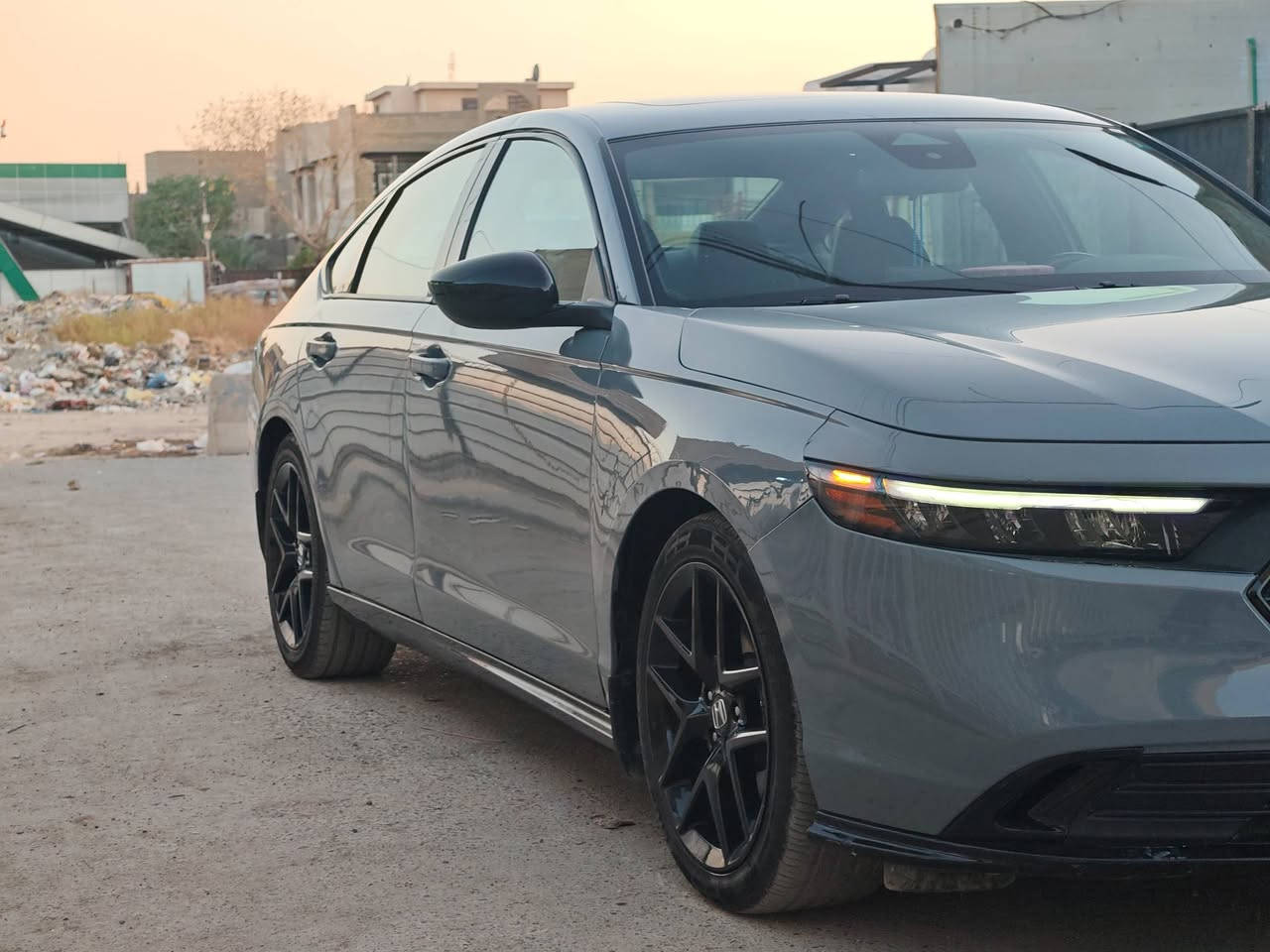 هوندا اكورد 23 سبورت L   لون مميز
يعني خلقة واخلاق ومصروف عليها هواية
تخم ويالة وتايرات يعني انسى مشكلة الطسة
مواصفات اعلى من السبورت العادية
فتحة وبصمة وجلد وخزن وتدفئة مفووولة
حادث جانبي بابين صبغ فقط وايرباك بردة فقط
رقم بغداد بأسمي تحويل ثاني يوم 
سعر 195 قفل فقط حگ الجية 
قفل لان صارف عليها هواية ومناقصها اي شي 
وحادث حلو مكاني بغداد ***********
بيع او مراوس حسب القناعة.......
