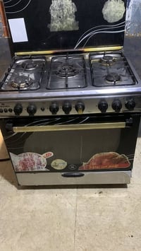 طباخ اربع عيون شغال وناره كلش قويه تفحصهه قبل لا تاخذه نضيف بس يرادله ...