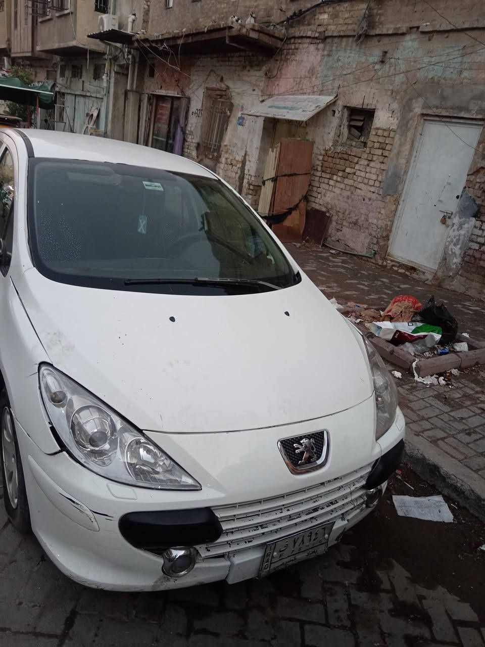 السلام عليكم من رخصة الإدارة المحترمة بيجو ٣٠٧ اوتوماتيك تبريد جاهزه من كلشي بيها جاملغ امامي يمنه بي كسر ويده مال باب مكسوره رقم بغداد مشروع وطني تحويل مباشر بيها وكاله عامه ابو الوكاله يحولك السعر ٤٢ ورقه وبيها مجال بصيط مكان السياره بغداد الشيخ عمر قرب مطعم الياسمين رقم الهاتف *********** اسف على الإطالة
